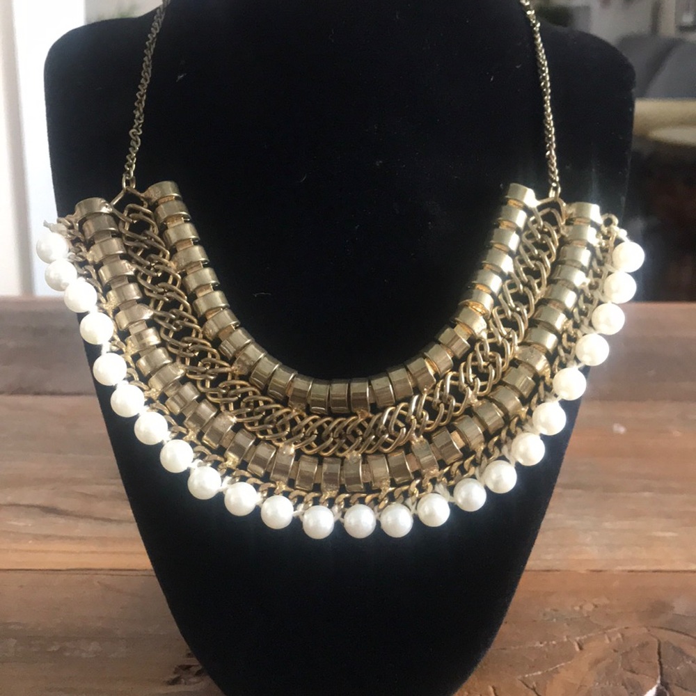 Woven pearl necklace